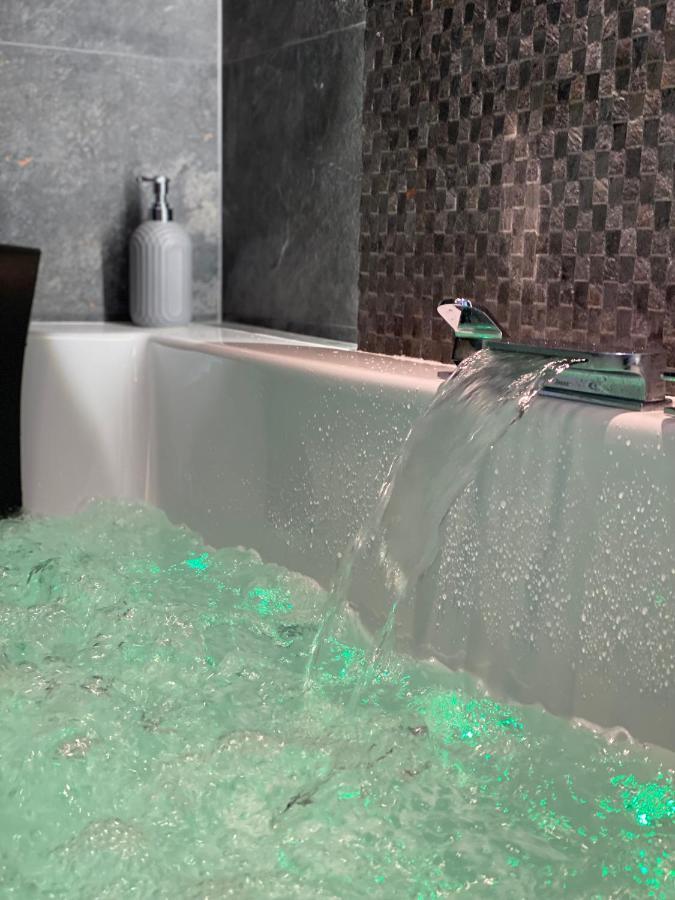 Apartament Bialy Z Jacuzzi Krakau Exterior foto