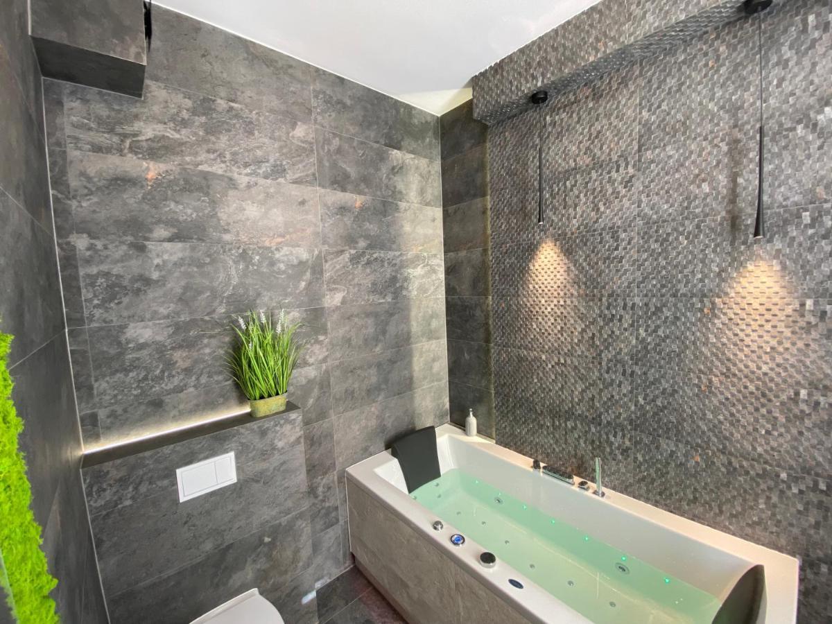 Apartament Bialy Z Jacuzzi Krakau Exterior foto